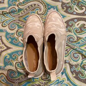 Fenix Platform Chelsea Bootie - size 9.5W - new with out box